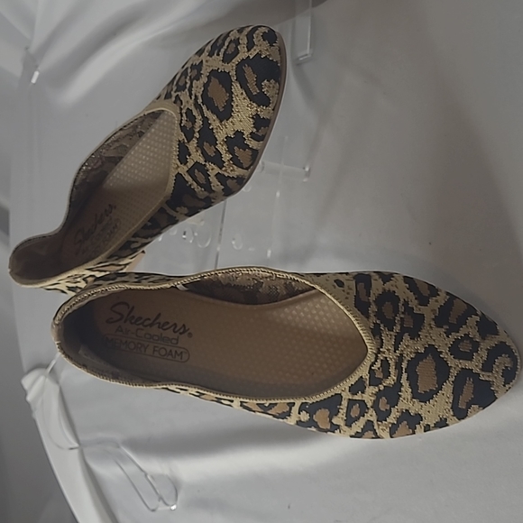 Sketchers Women's Animal Print Memory Print Slip Ons -Size 9.5 Beige - Picture 1 of 6